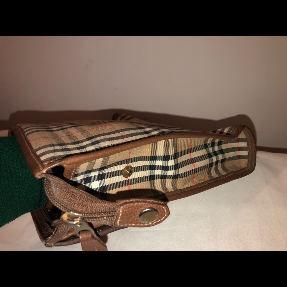 Burberrys - Picture 6 of 7